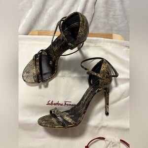 NWOB Salvatore Ferragamo Ines X5 Batik Print Size 7.5